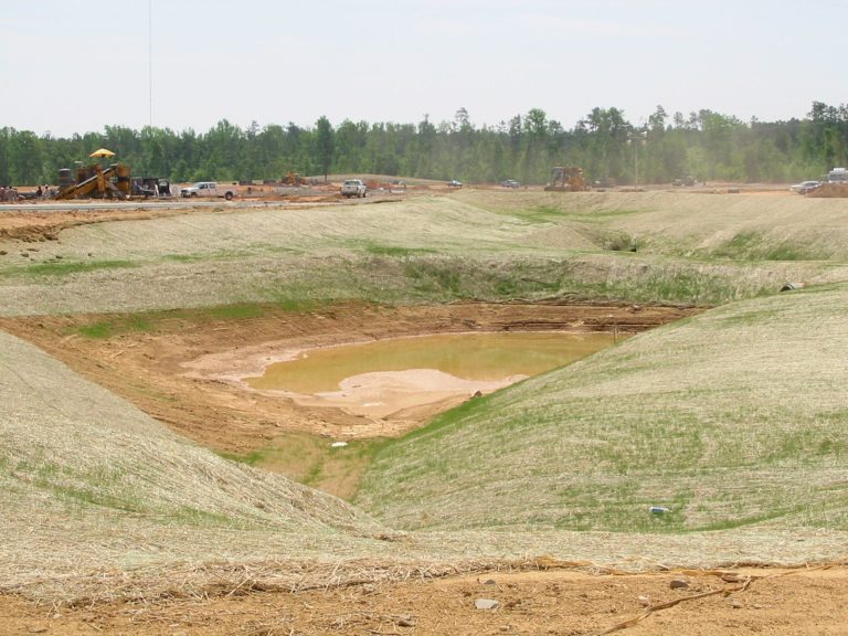 Straw erosion control blanket S75 Basin